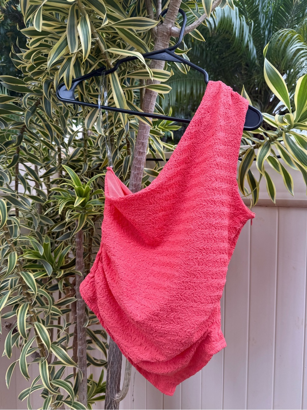 One-Shoulder Coral Textured Tops 💓